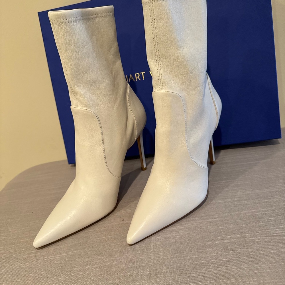 Stuart Weitzman 100mm white bootie size 9 never worn